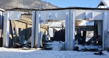 СНЕГОТ ПРАВИ ПРОБЛЕМИ: Се урна покрив на индустриска хала