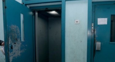 МВР: Две жени се заглавиле во лифт, полицијата ги извлекувала