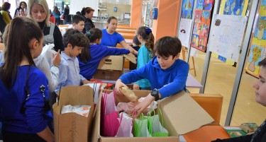 Учениците од „Нова“ донираа храна за социјално загрозените семејства