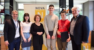 Ученици од Скопје и Кочани добија стипендиите за школување во гимназијата „Нова“