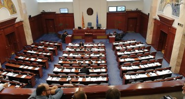 Пратеник од листата на СДСМ седнува во пратеничкото столче на Богоевски