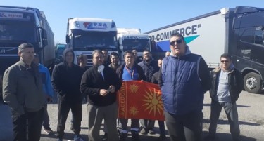 (ВИДЕО) Димитров бара чаре за камионџиите „заглавени“ на италијанско - словенечката граница
