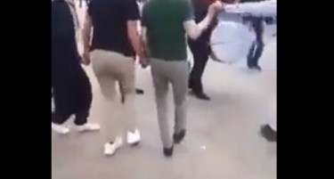 (ВИДЕО) Жители на Чаир играат оро за време на полициски час