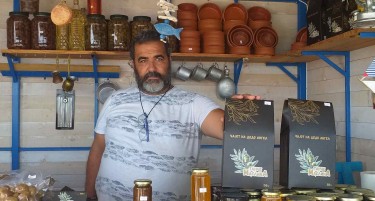 Чајот од маслинка ме штити од коронавирусот, не се плашам од него: Бранко Попов од Дојран за домашниот лековит производ