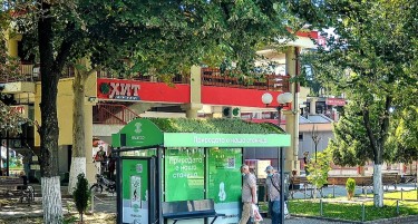 Во скопската општина Аеродром поставена прва еко автобуска постојка во земјава од страна на Халкбанк