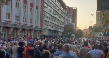 ВМРО-ДПМНЕ и денеска ќе протестира пред РКЕ, Заев бара мир од 100 дена