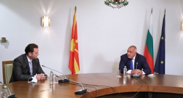 БУГАРСКИ НОВИНАР ПОВИКА: Да не се правиме големи пред Македонија, ова е во интерес на Путин
