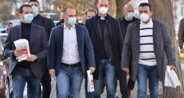 Филипче на партиски активности во Штип: Организираат протести, а не сакаат на избори наводно поради пандемијата