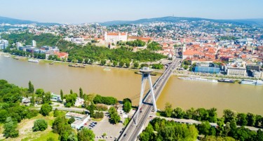 Словачка забрани патување во странство
