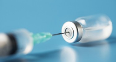 Десетина земји во Европа продолжуваат да го имунизираат населението со вакцината на АстраЗенека