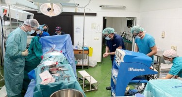 Докторите во Клиниката за кардиологија и се поклонија на починатата девојка која донираше органи