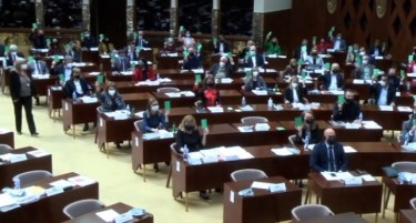 СДСМ собра мнозинство: 60 пратеници во сала и двајца во изолација во кабина