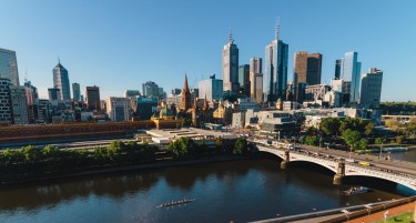 По Сиднеј и градот Мелбурн оди во карантин