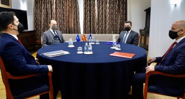 Разговорите меѓу Заев и Гаши продолжуваат водени од аспирациите за европската агенда