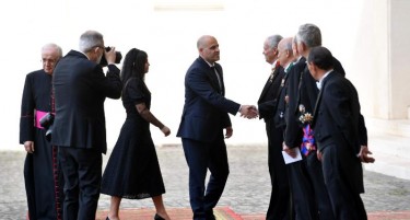(ФОТО) Премиерот Ковачевски со ќерката Тамара на средба кај Папата Франциск