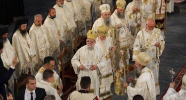 АВТОКЕФАЛНОСТА НА МПЦ Е ИСТОРИСКА ВЕСТ: Премиерот Ковачевски го честита признавањето на древната Охридска Архиепископија