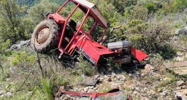 „ОВА НЕ Е ВЕЖБА“ Диспечерите на итната помош за несреќата во која се превртел трактор полн со матуранти (ФОТО)