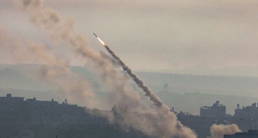 Иран го нападна Израел со стотици дронови и ракети