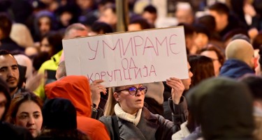 (ГАЛЕРИЈА) УМИРАМЕ ОД КОРУПЦИЈА: Ваква порака упатија граѓаните до властите