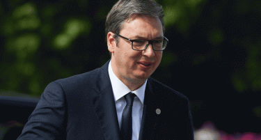 Вучиќ во Белград на почит и молитва за жртвите во Нови Сад