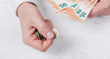 Колкав процент од Словенците, Србите и Хрватите се незадоволни од платите?