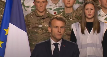 Макрон ja враќа воената служба, смета дека Европа е во голем ризик