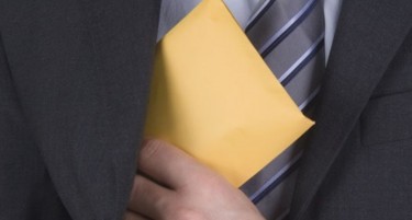 КИНА ПОГУБИ ГЕНЕРАЛЕН ДИРЕКТОР ЗАРАДИ ПРИМАЊЕ МИТО: Цел имот му беше конфискуван а нелегалните пари се вратени во државната каса