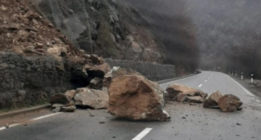 Одрон на патот Охрид – Св. Наум, сообраќајот се одвива по една лента